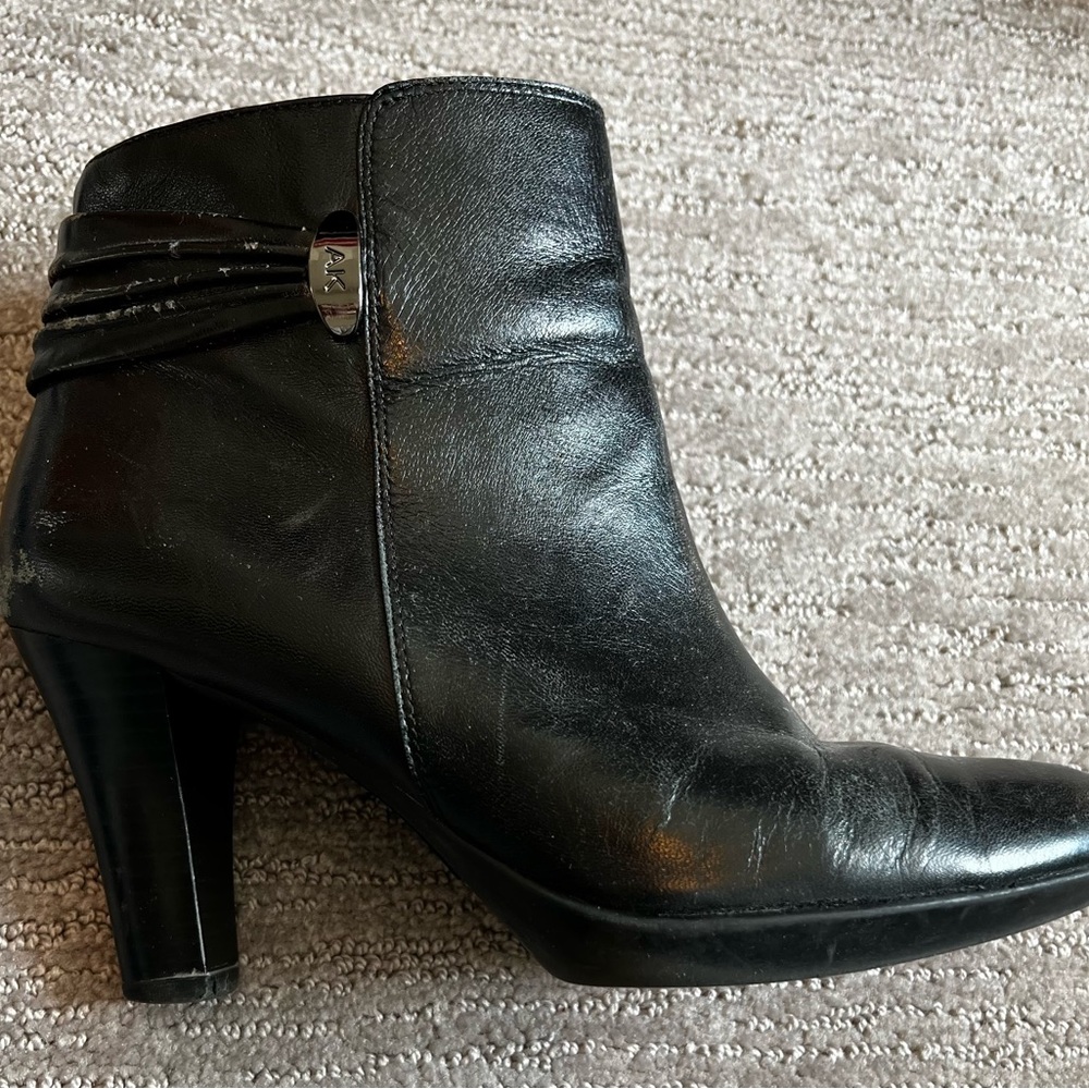 Anne Klein leather boots booties ankle black heel pump closed toe 7.5 - Picture 2 of 6